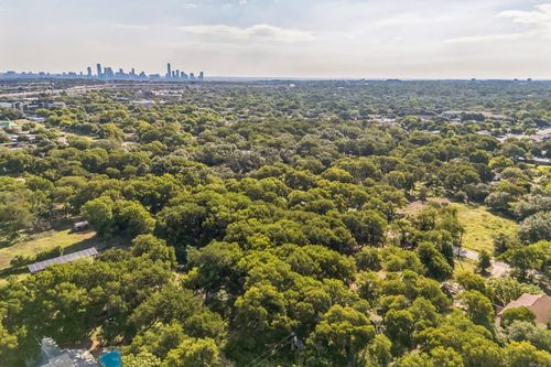 10 Reese Dr, Sunset Valley, TX, 78745-2613 | Card Image