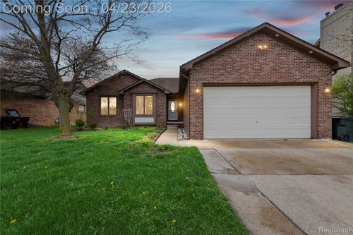 46902 Amberwood Dr, Shelby Township, MI, 48317-4101 | Card Image