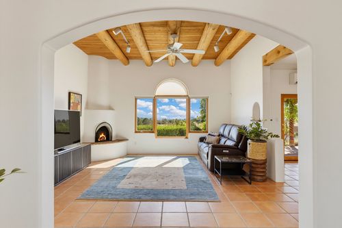 11 Descanso Rd, Santa Fe, NM, 87508-9126 | Card Image
