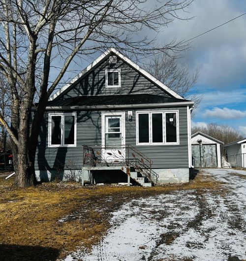 11 Ontario Avenue, Kapuskasing, ON, P5N2J4 | Card Image
