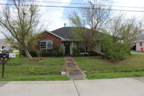 301 Aspen Dr, Raceland, LA, 70394-3864 | Card Image