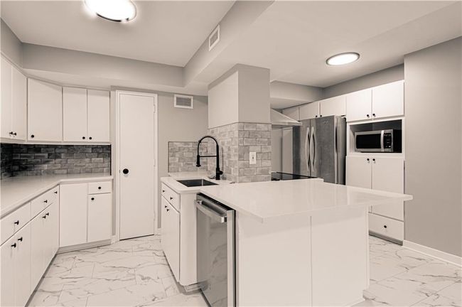 APT-210-211 - 4550 Warwick Blvd, Condo with 3 bedrooms, 3 bathrooms and null parking in Kansas City MO | Image 20