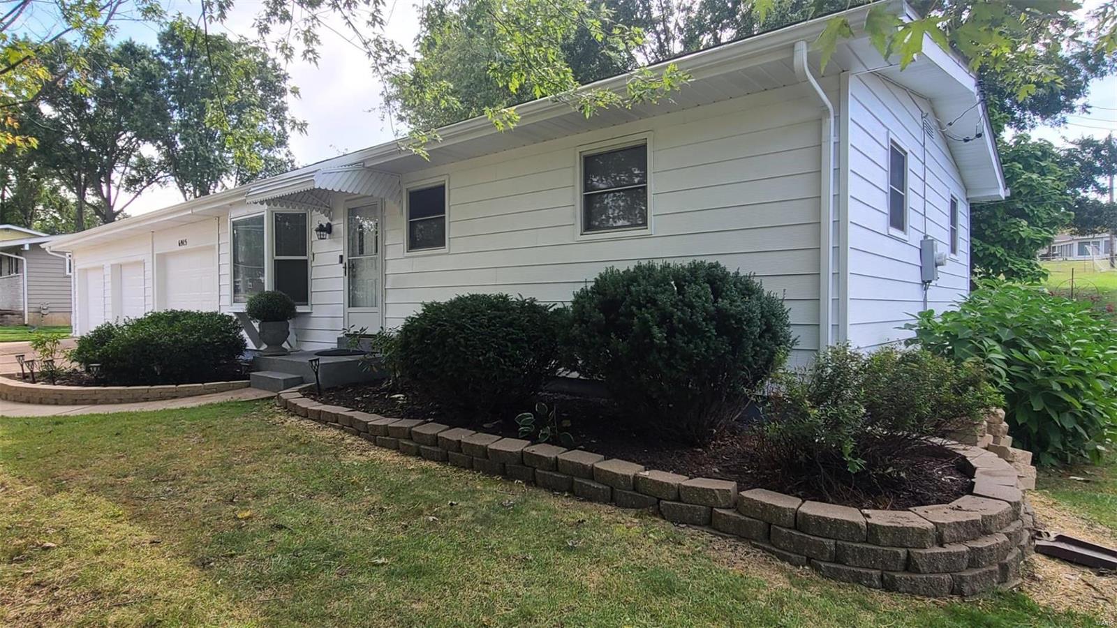 Becker Rd, Saint Louis, MO 63129