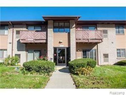 apt-101-7624 Manor Cir, Westland, MI, 48185-2076 | Card Image