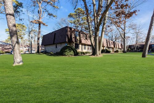 35-35 Newbrook Ln, Bay Shore, NY, 11706-4416 | Card Image