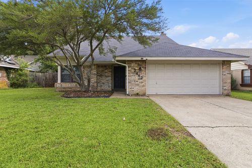 2462 Claremont Dr, Grand Prairie, TX, 75052-3800 | Card Image