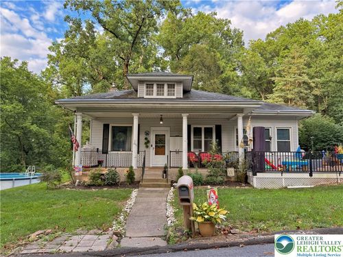 2211 Honeysuckle Rd, Allentown, PA, 18103-5939 | Card Image
