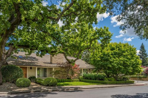 590 4th Street E, Sonoma, CA, 95476 | Card Image