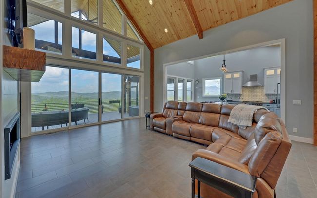 433 Hawkeye Trl, Home with 3 bedrooms, 3 bathrooms and null parking in Marble NC | Image 8