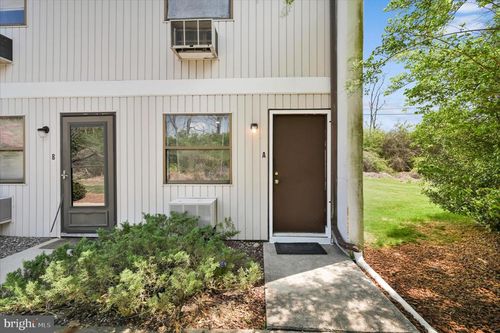 1338 W Wyomissing Ct, West Lawn, PA, 19609-2320 | Card Image