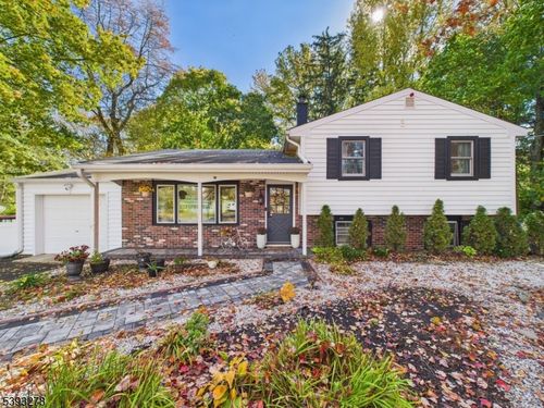 80 Red Valley Rd, Millstone Twp, NJ, 08510-1401 | Card Image