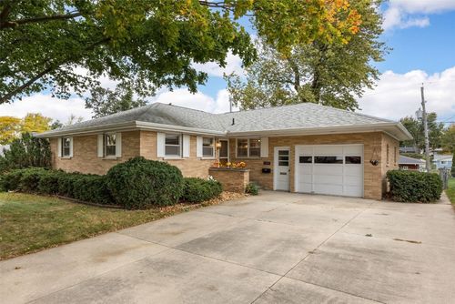 2900 24th Ave, Marion, IA, 52302-1305 | Card Image