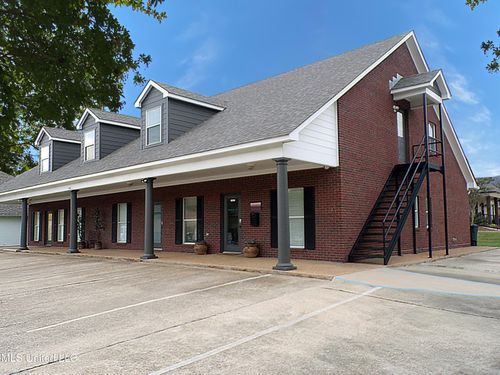 1061 Lake Village Cir, Brandon, MS, 39047-6723 | Card Image