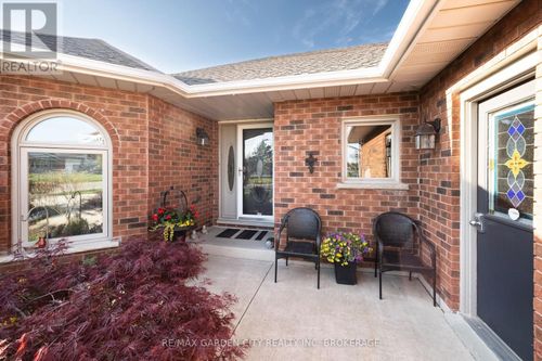 13 3rd Avenue Louth, St Catharines, ON, L2W1A7 | Card Image