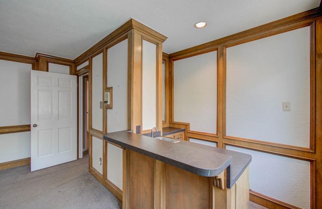 Wet bar. | Image 39