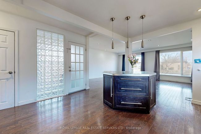 15 Waxham Rd, House other with 4 bedrooms, 2 bathrooms and 4 parking in Etobicoke ON | Image 7