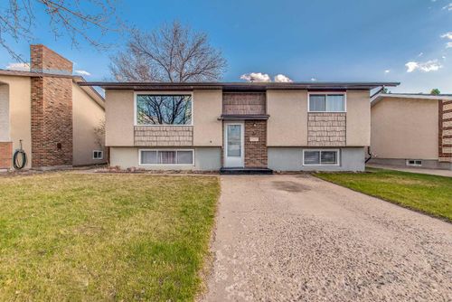 375 18 St Ne, Medicine Hat, AB, T1C1A7 | Card Image