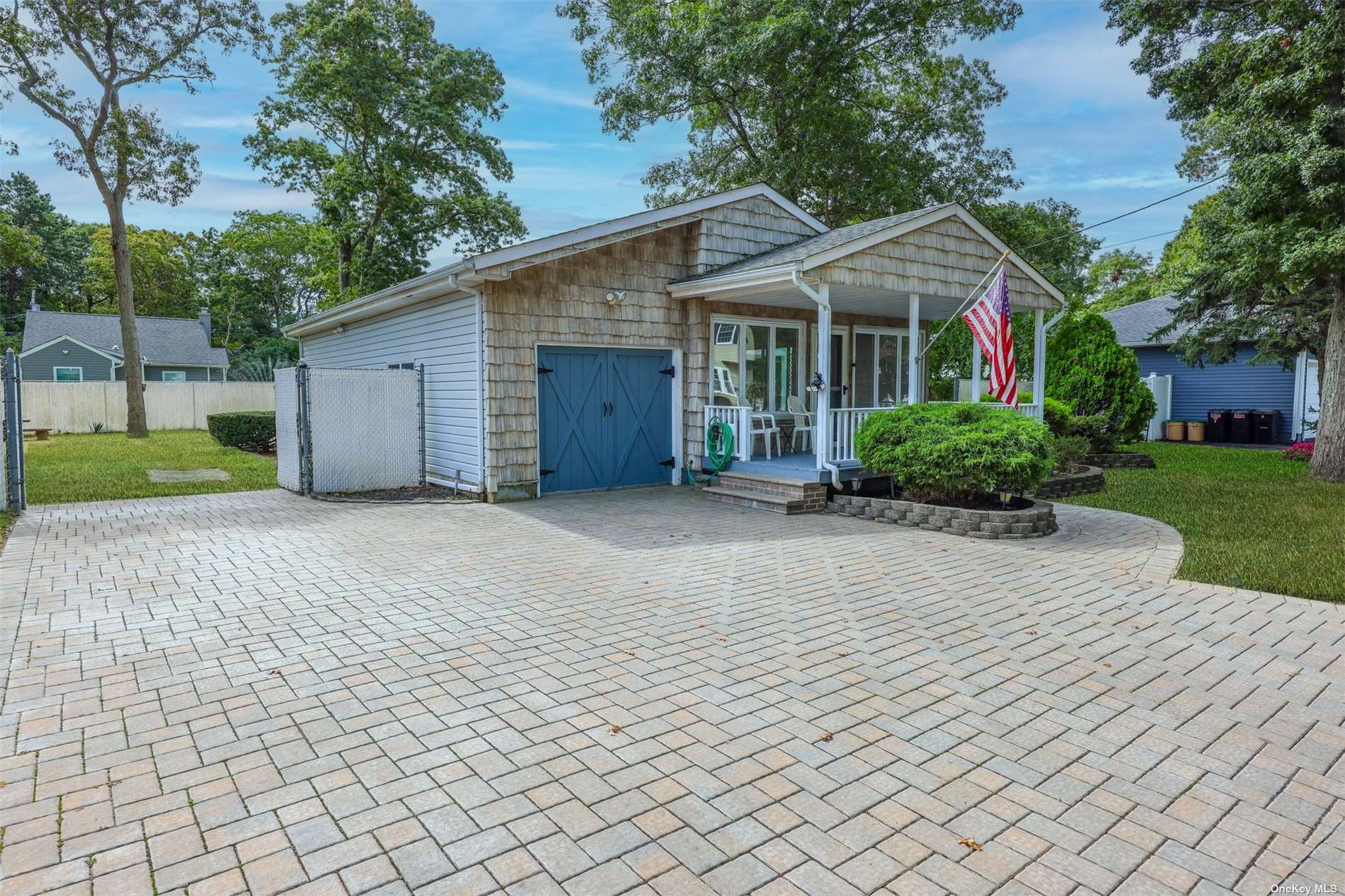 Charles Ave, Holbrook, NY 11741