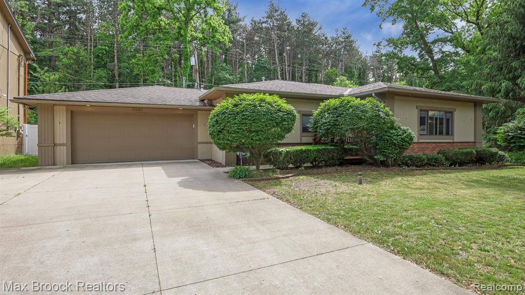 Listeria St, Commerce Township, MI 48382