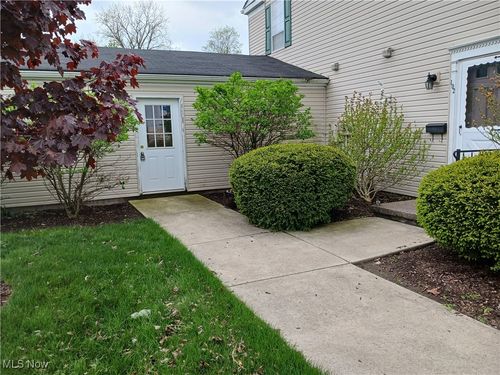 102 Fox Hill Ln, Elyria, OH, 44035-2736 | Card Image