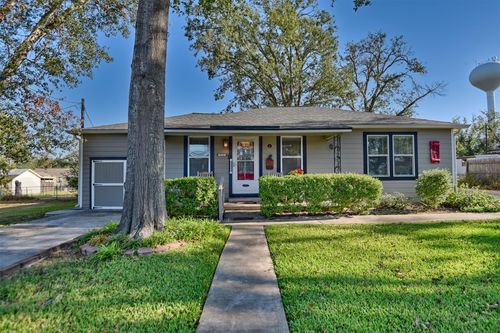 732 E Kuehn St, Bellville, TX, 77418-2804 | Card Image