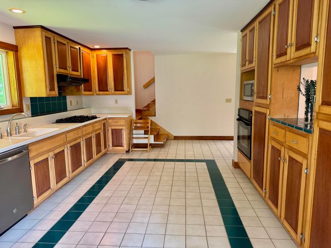 221 Plateau Rd, House other with 3 bedrooms, 3 bathrooms and null parking in East Calais VT | Image 9