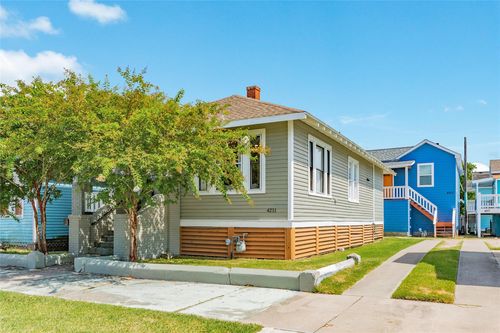 4213 Avenue S, Galveston, TX, 77550-8634 | Card Image