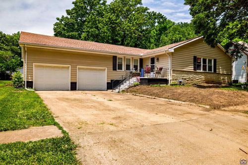 323 Lincoln Ave, Holton, KS, 66436-1334 | Card Image