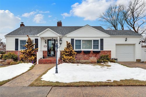 2642 Clovermere Rd, Oceanside, NY, 11572-1305 | Card Image