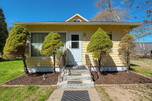 82 Braley Rd, East Freetown, MA, 02717-1100 | Card Image