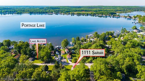 1111 Sarah Rd, Pinckney, MI, 48169-8000 | Card Image