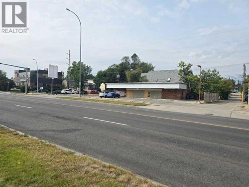2903 Centre St Nw, Calgary, AB, T2E2V9 | Card Image