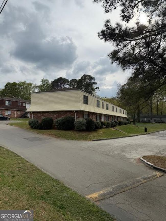 1110 W Poplar St, Condo with 2 bedrooms, 1 bathrooms and null parking in Griffin GA | Image 4