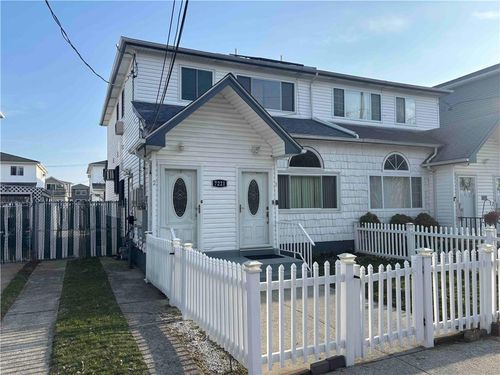 7221 Hillmeyer Ave, Arverne, NY, 11692-1140 | Card Image