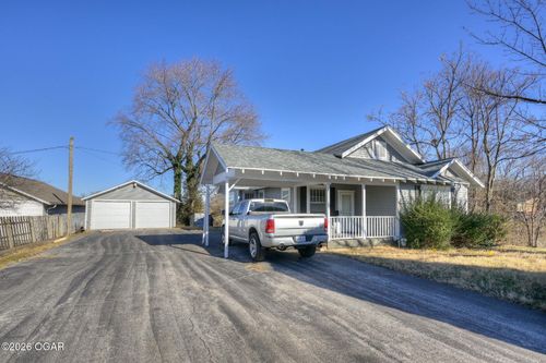 629 Wood Ave, Carthage, MO, 64836-2845 | Card Image