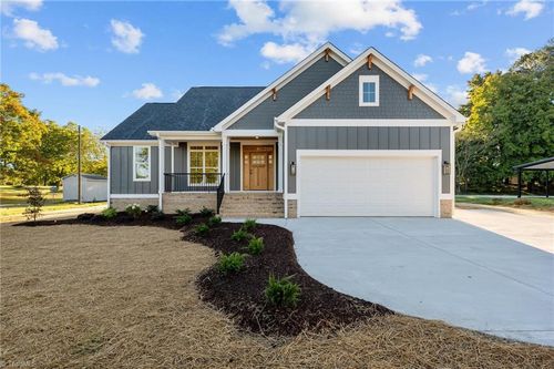 2722 Maple Ave, Burlington, NC, 27215-7118 | Card Image