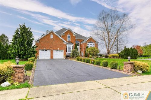 2 Keswick Cir, Monroe, NJ, 08831-4905 | Card Image