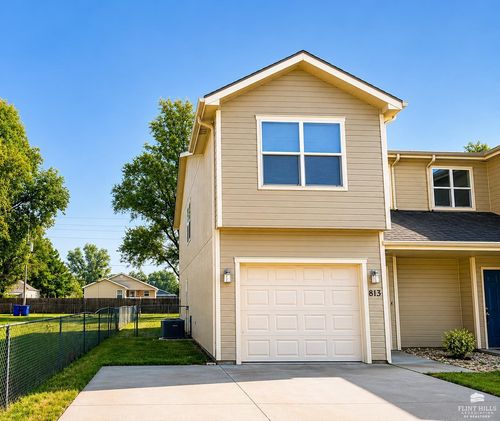 813 W 13th St, Junction City, KS, 66441-2153 | Card Image