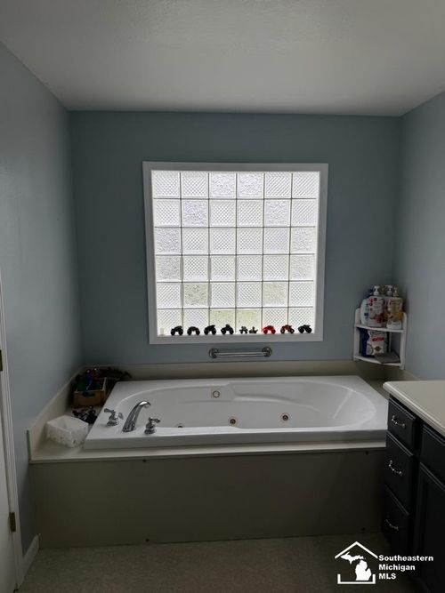 945 Santa Fe Ct, Temperance, MI, 48182-9146 | Card Image