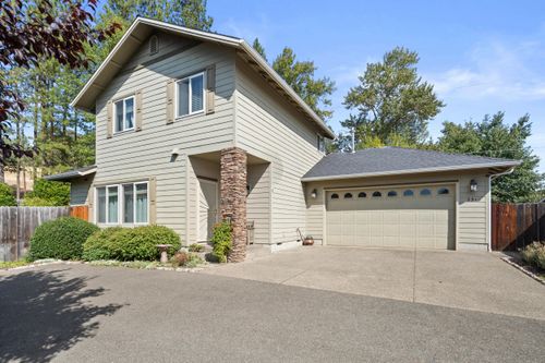 331 Sw Hudson Ln, Grants Pass, OR, 97526-8325 | Card Image