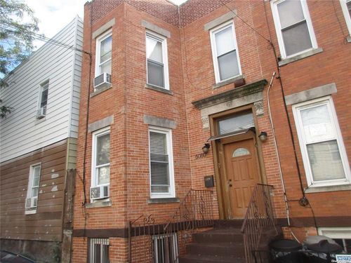 60 54th Pl, Maspeth, NY, 11378 | Card Image
