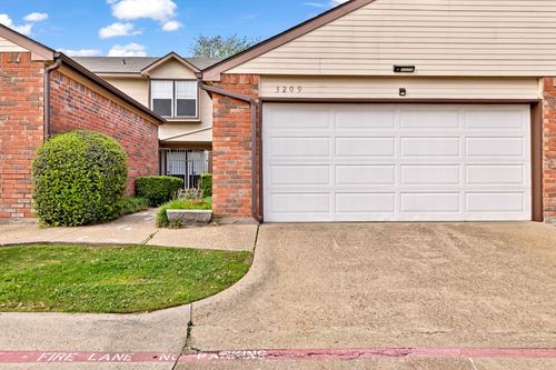 3209 Whatley Dr, Garland, TX, 75043-1558 | Card Image