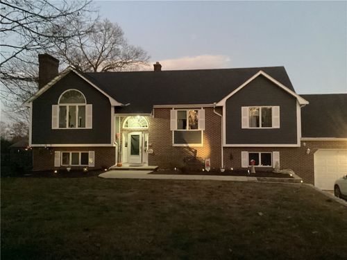 7 Taylor Rd, Johnston, RI, 02919-5715 | Card Image