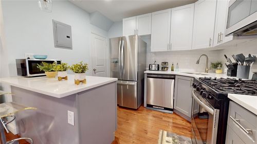 114 203rd Street, New York, NY, 11412 | Card Image