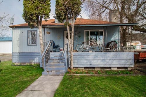 424 W 3rd Ave, Colville, WA, 99114-2326 | Card Image