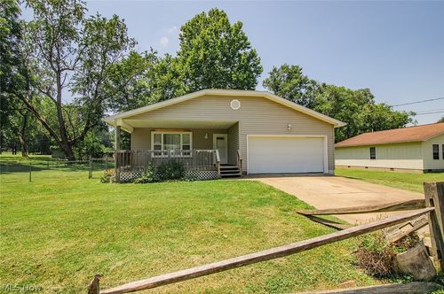 318 Greenwood Dr, Williamstown, WV, 26187-8277 | Card Image