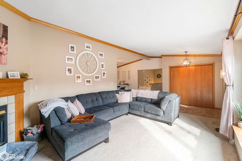 2037 12th St Ne, Mason City, IA, 50401-2550 | Card Image