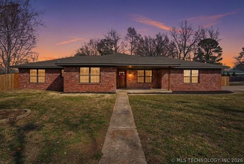 8969 E 116th St S, Bixby, OK, 74008-1728 | Card Image