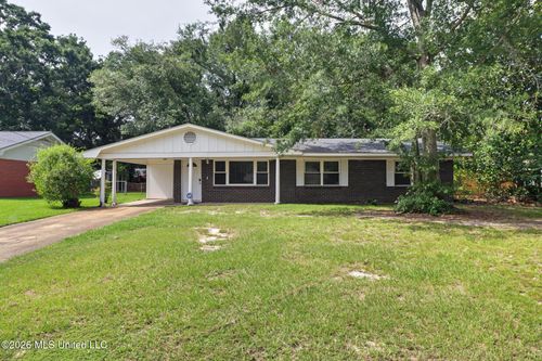2517 Ridgewood Rd, Ocean Springs, MS, 39564-4216 | Card Image