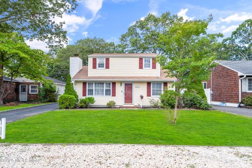 611 Boulton Ave, Point Pleasant Boro, NJ, 08742-2862 | Card Image